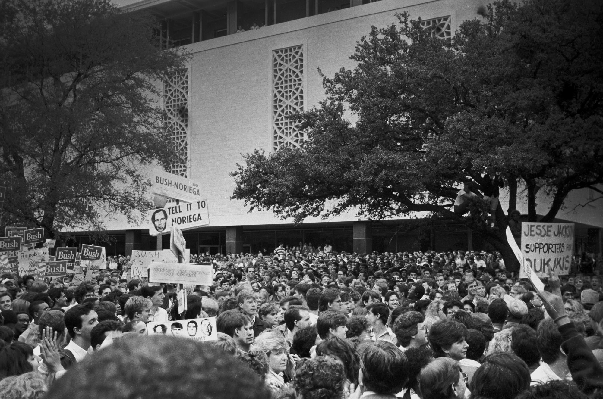 Daily Texan (1989) - West Mall Assembly