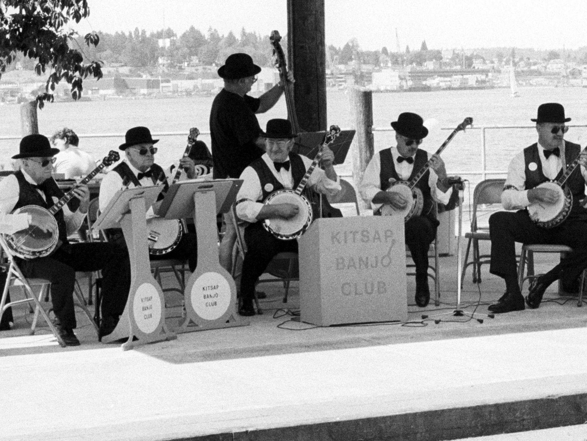 Seattle (Black & White) - Kitsap Banjo Club