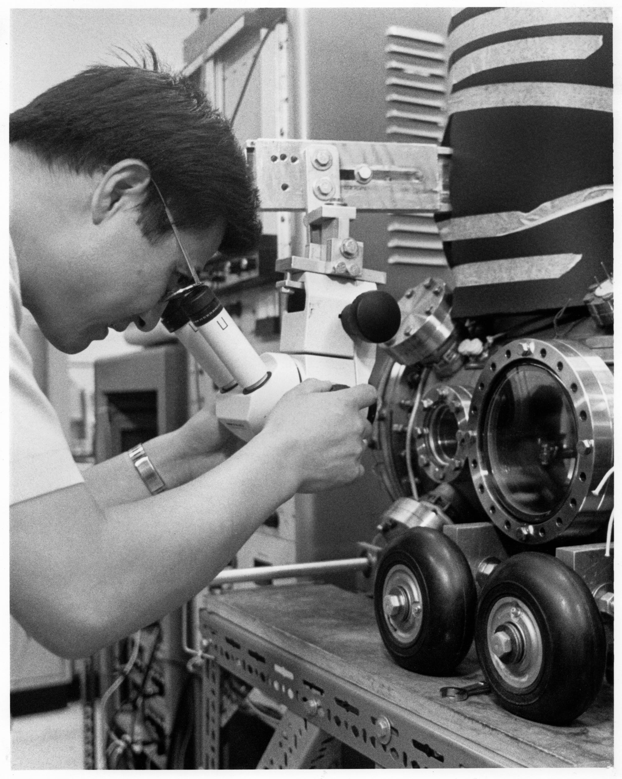 UT Austin Physics Dept (1990) - Tunneling Microscope #1