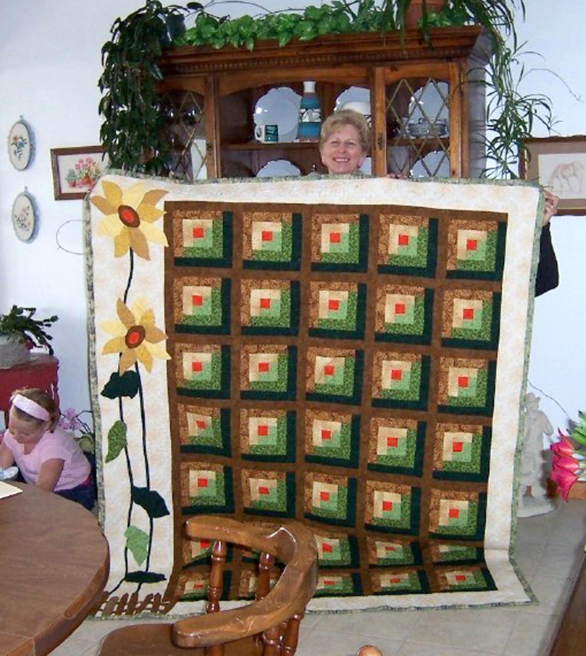 Barbaras Crafts - Log Cabin Sunflower Quilt