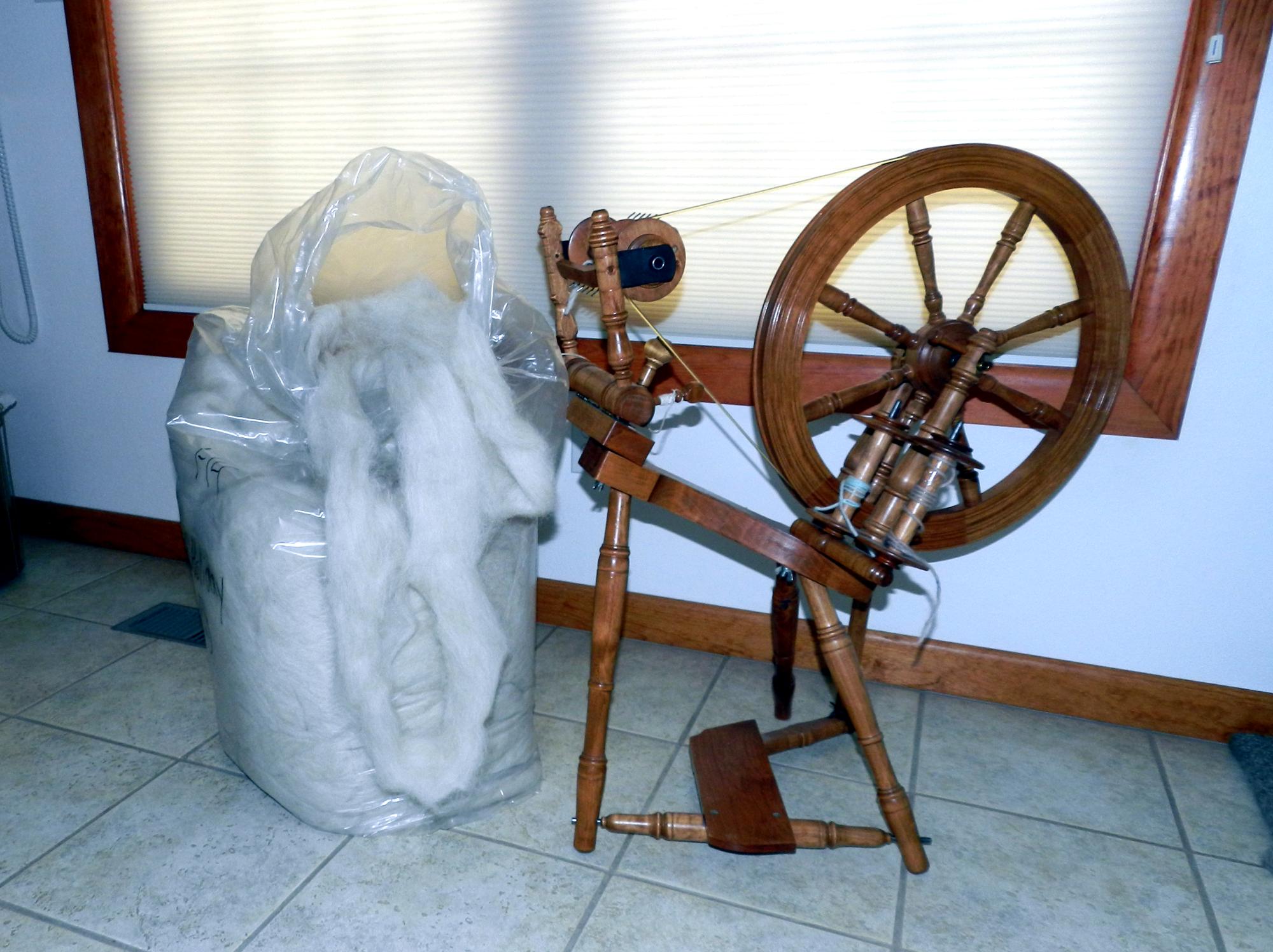 Barbaras Crafts - Spinning Wheel