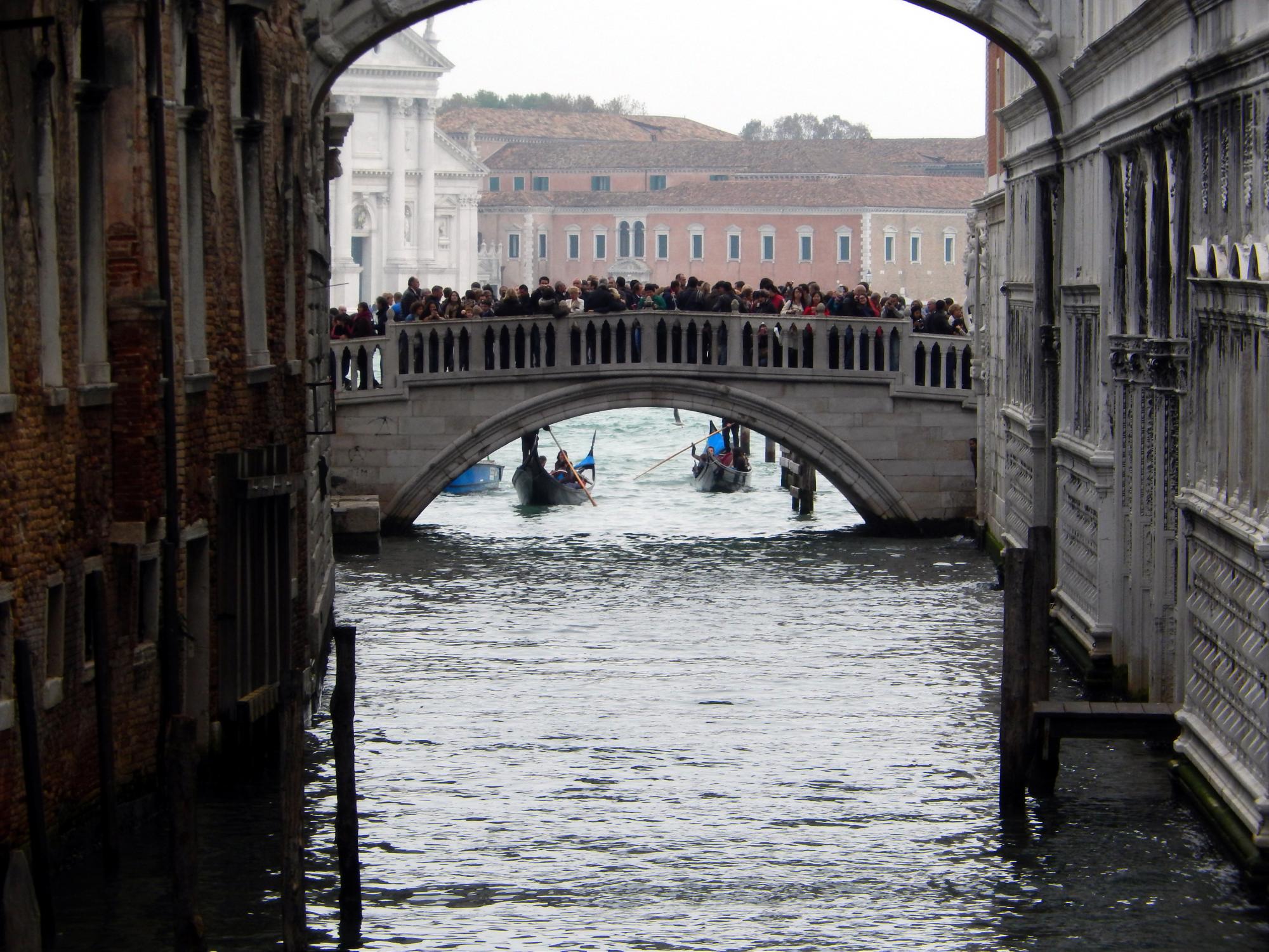 Italy - Crowded Bridge