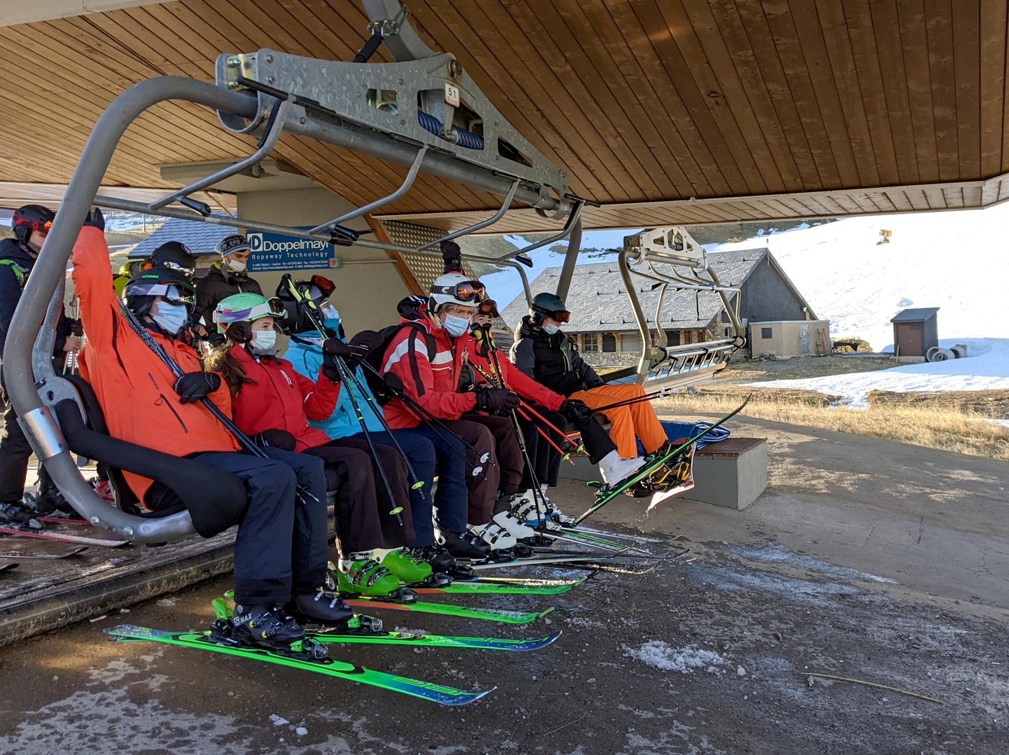 Aragon - 8 Person Ski Lift