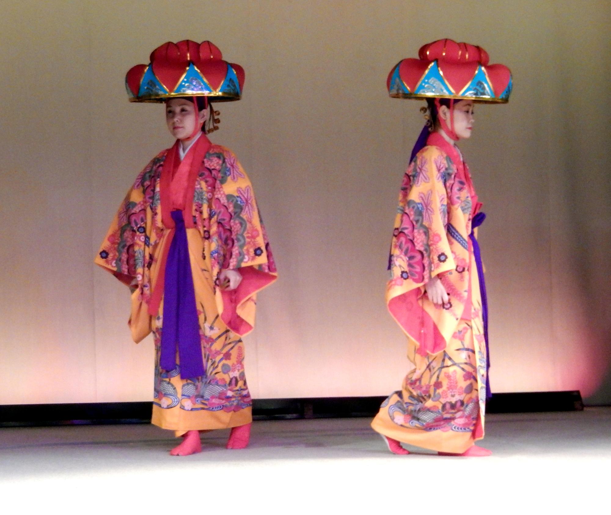 Okinawa - Ryukyuan Dancing #3