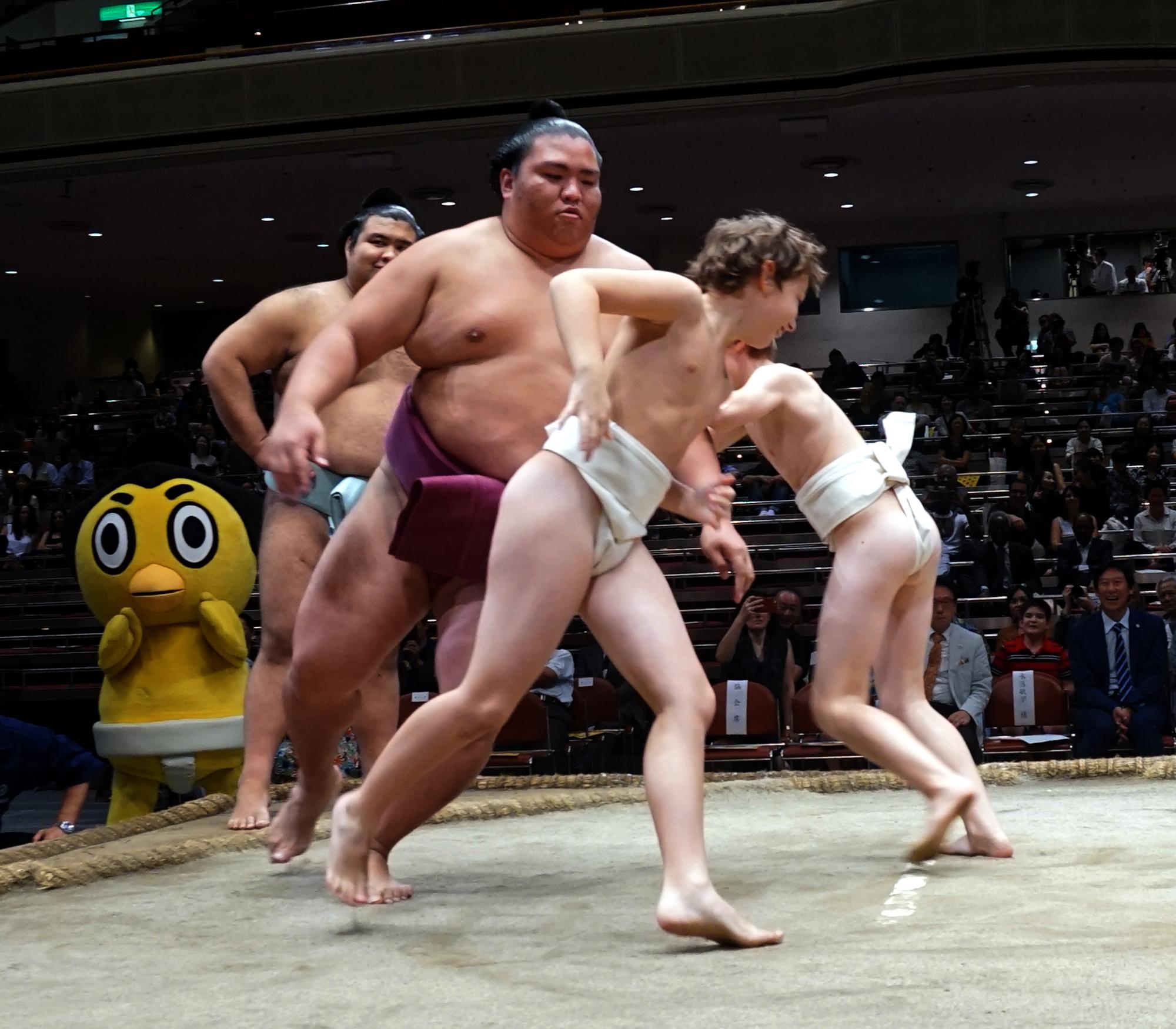 United School of Tokyo (2015-2017) - Sumo Wrestling #08