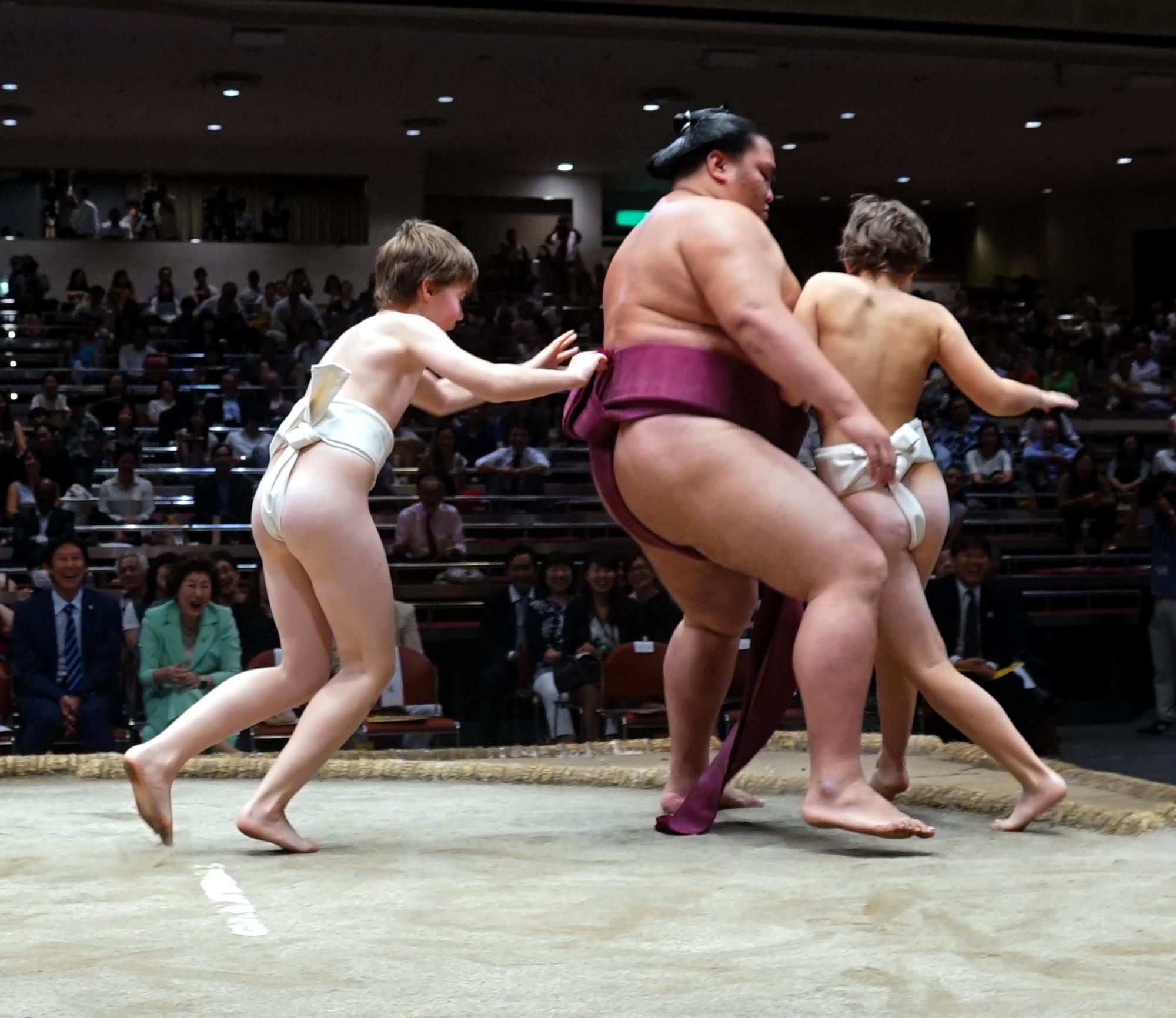 United School of Tokyo (2015-2017) - Sumo Wrestling #09