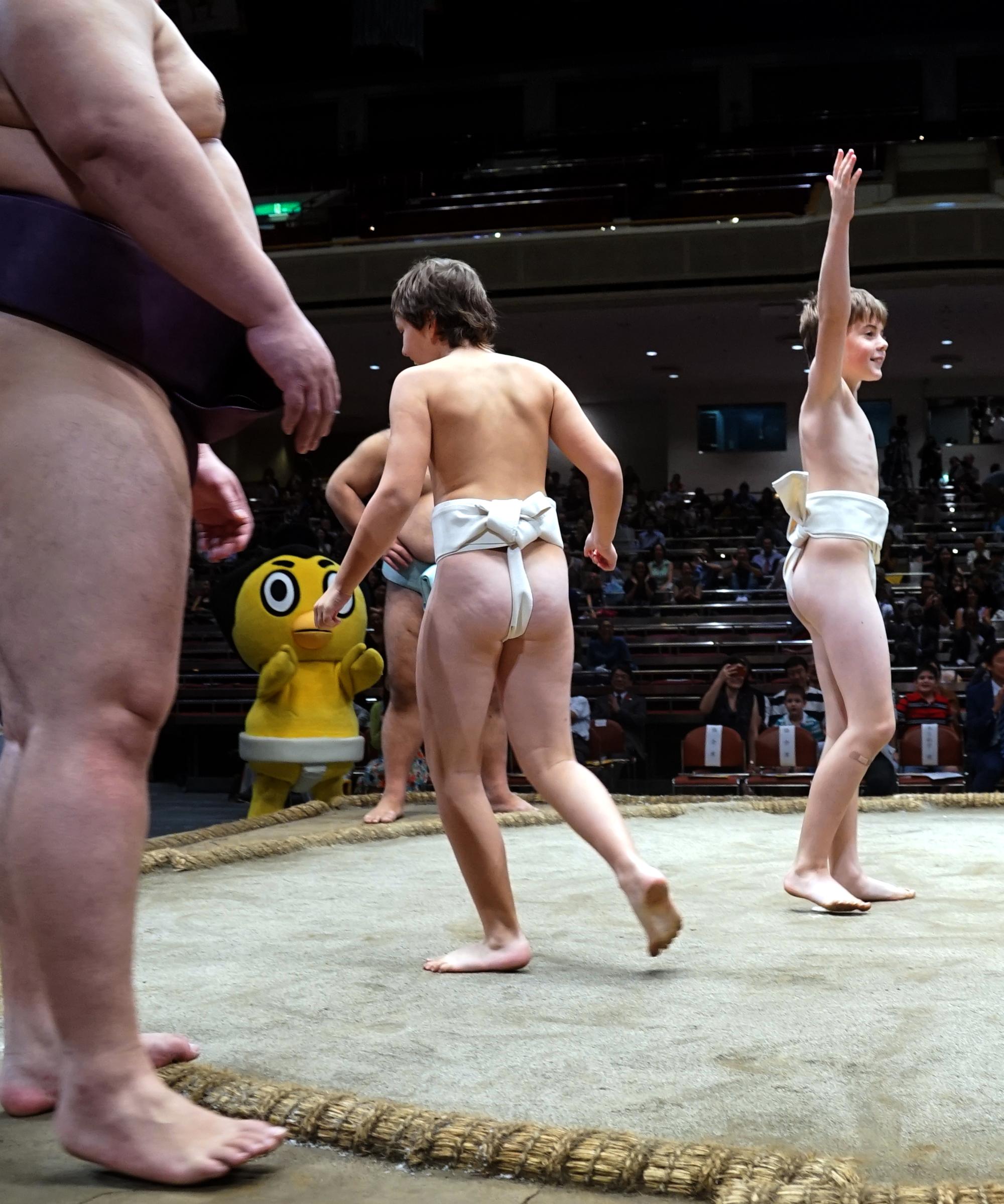 United School of Tokyo (2015-2017) - Sumo Wrestling #11