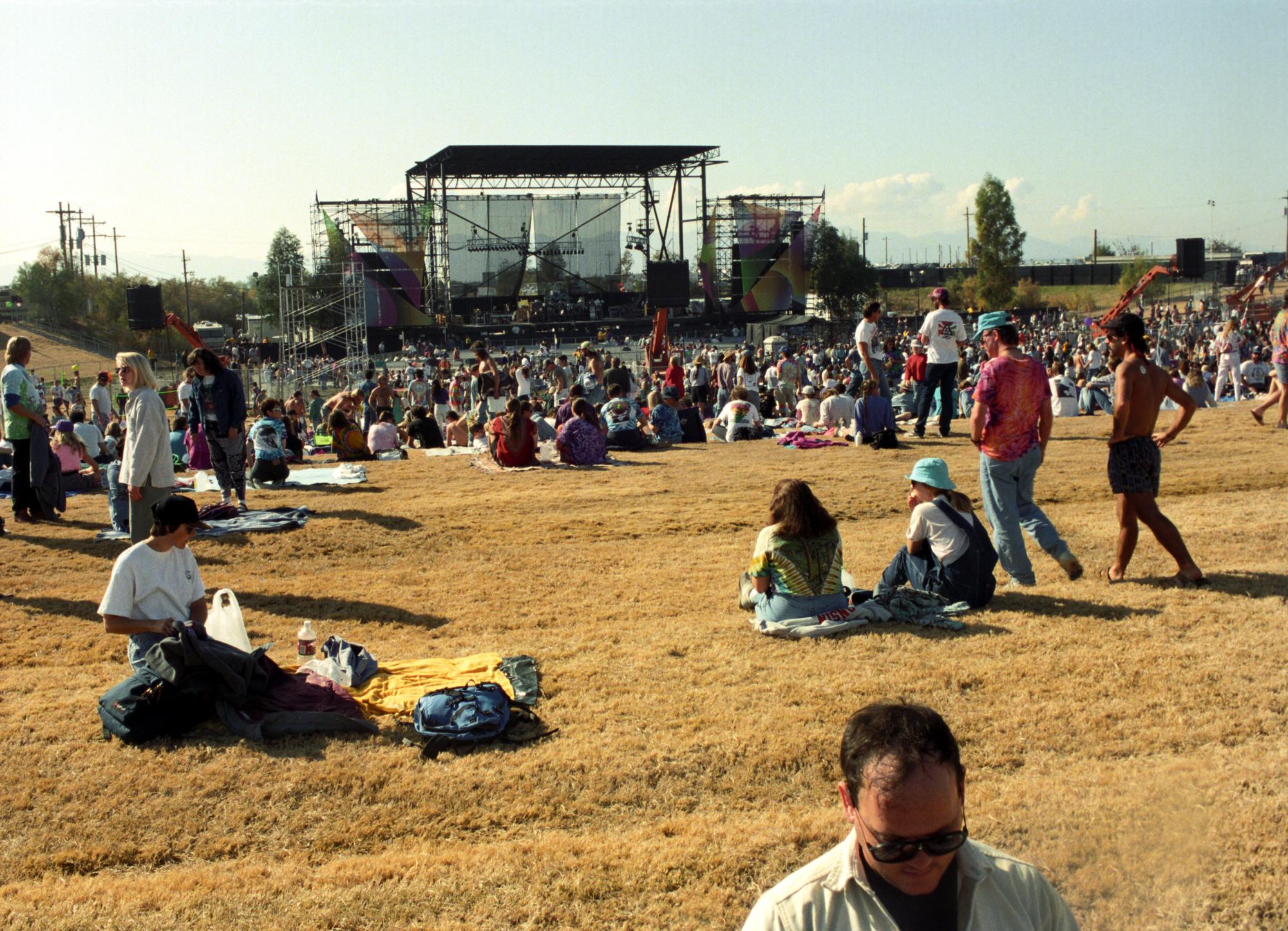 Outdoor Concerts - Filling Up #01