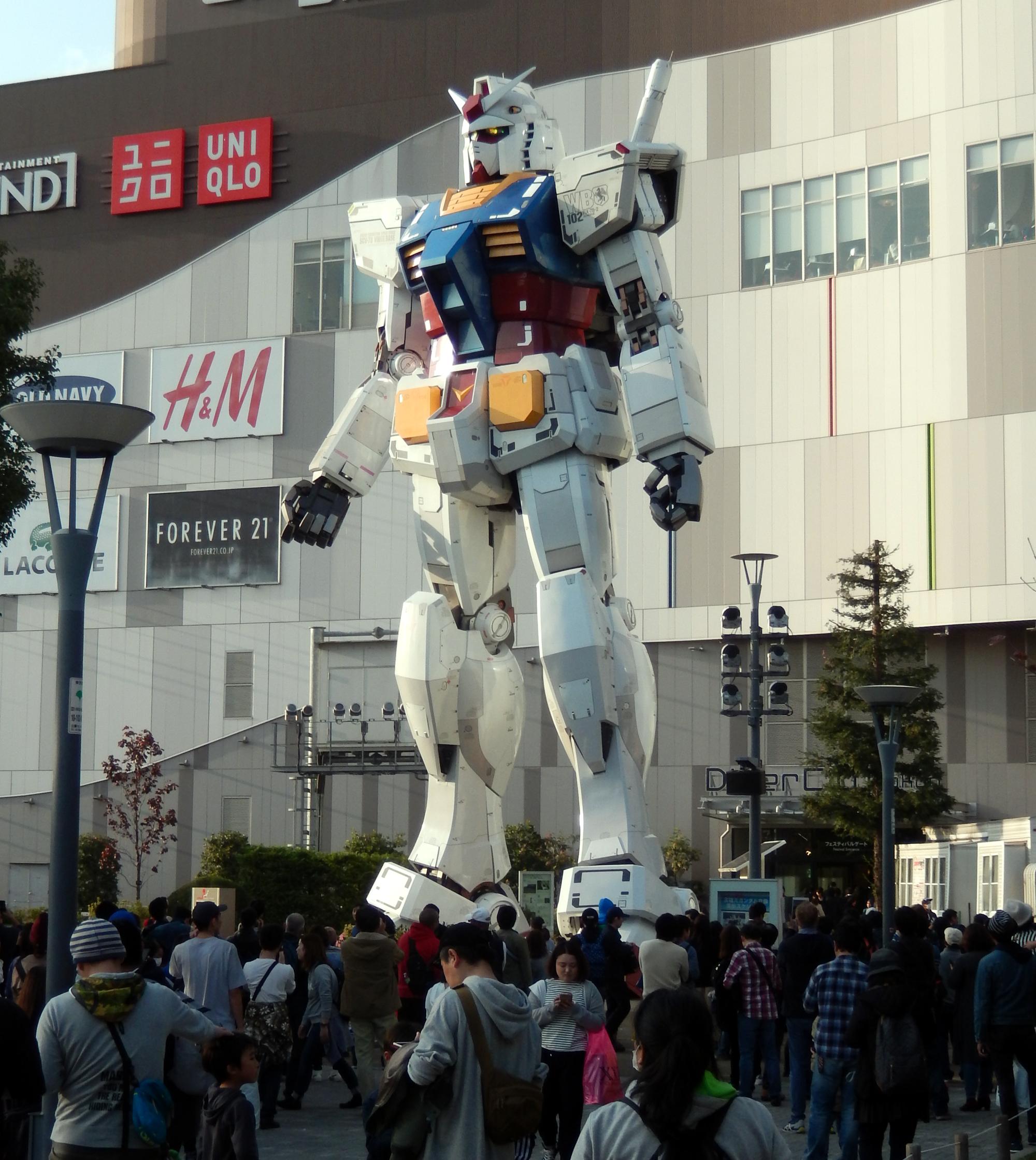 Robots - Gigantic Gundam Robot