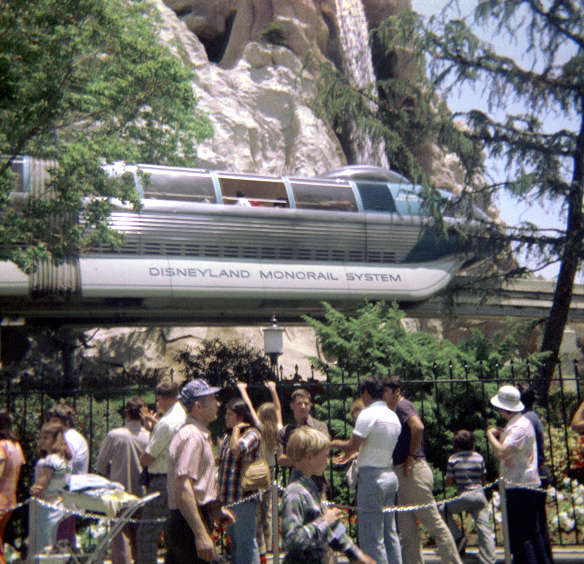 Disneyland - Monorail