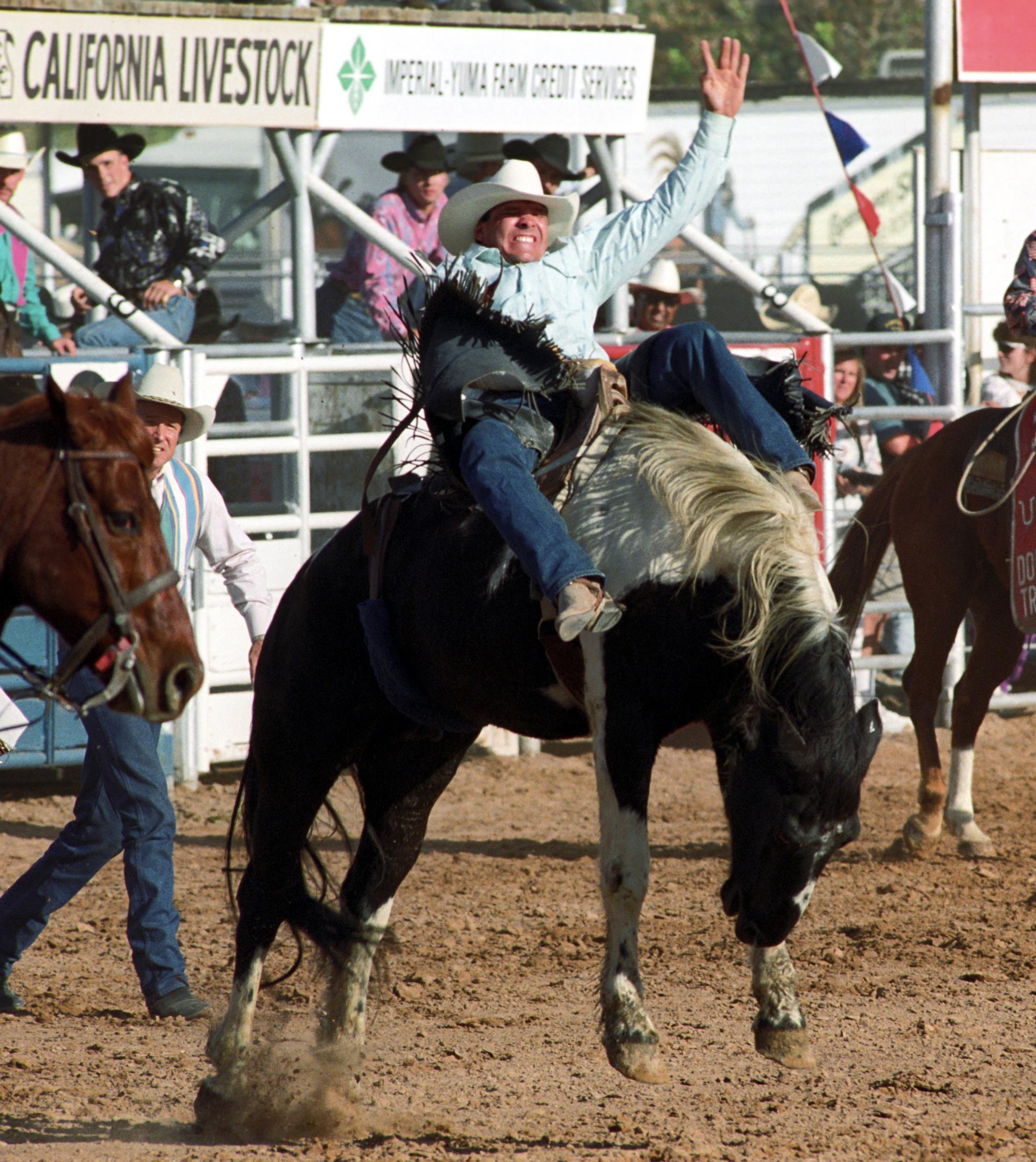 Imperial Valley Rodeo (1992) - Saddle Bronc #09