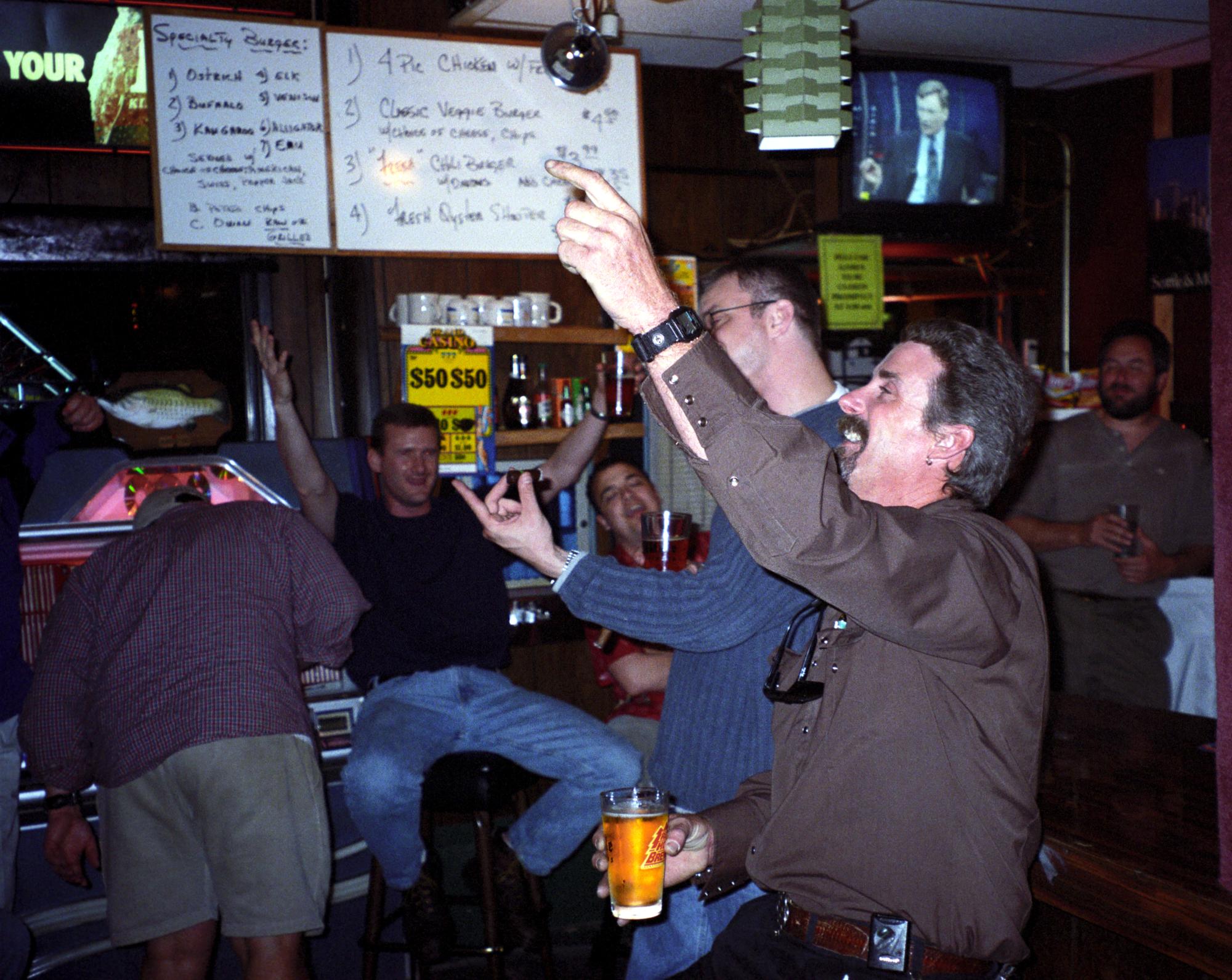 Seattle (2000) - Happy Bar