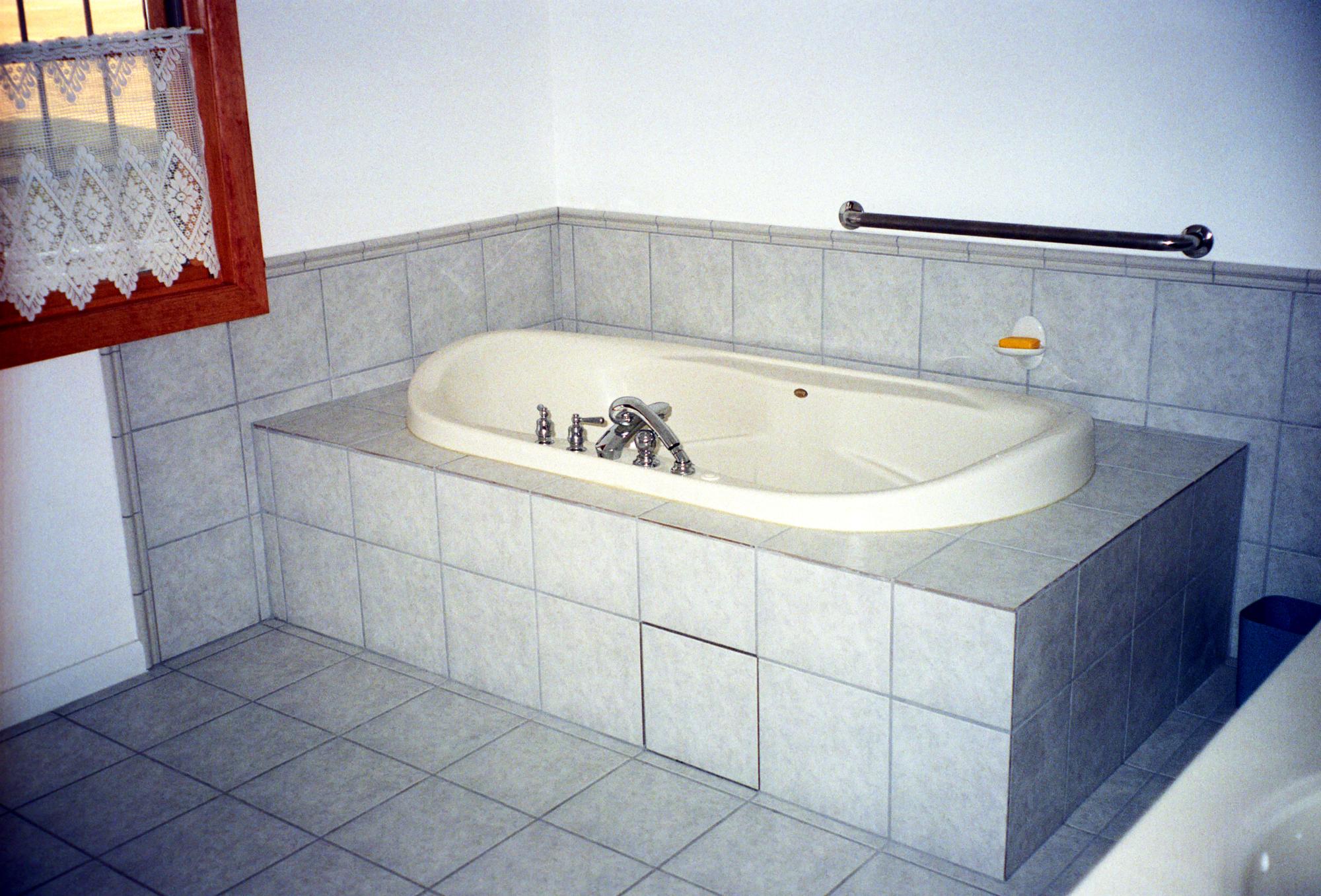 Holiday Ranch (1999-2004) - Master Bathroom