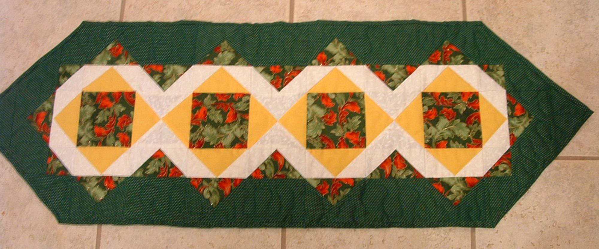 Barbaras Crafts - Christmas Runner