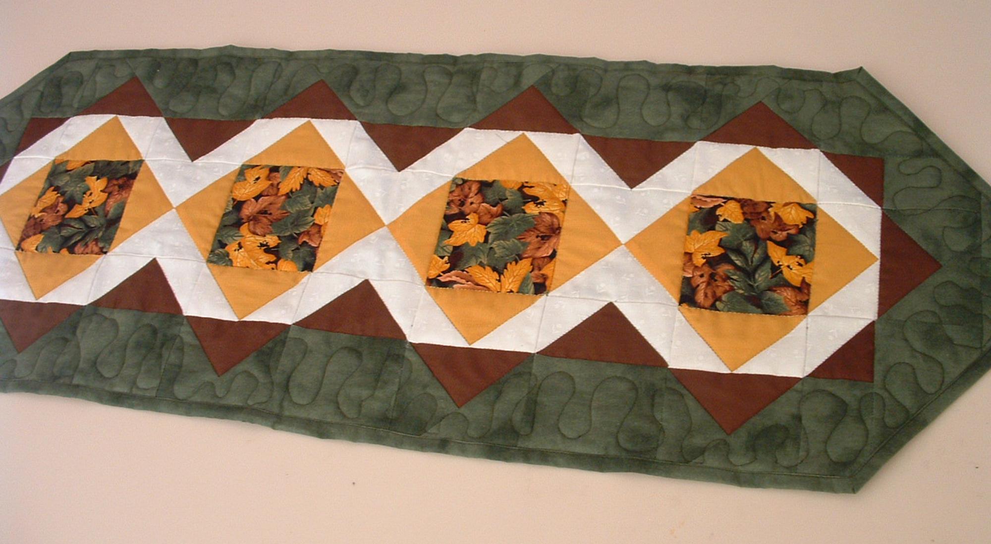 Barbaras Crafts - Christmas Runner