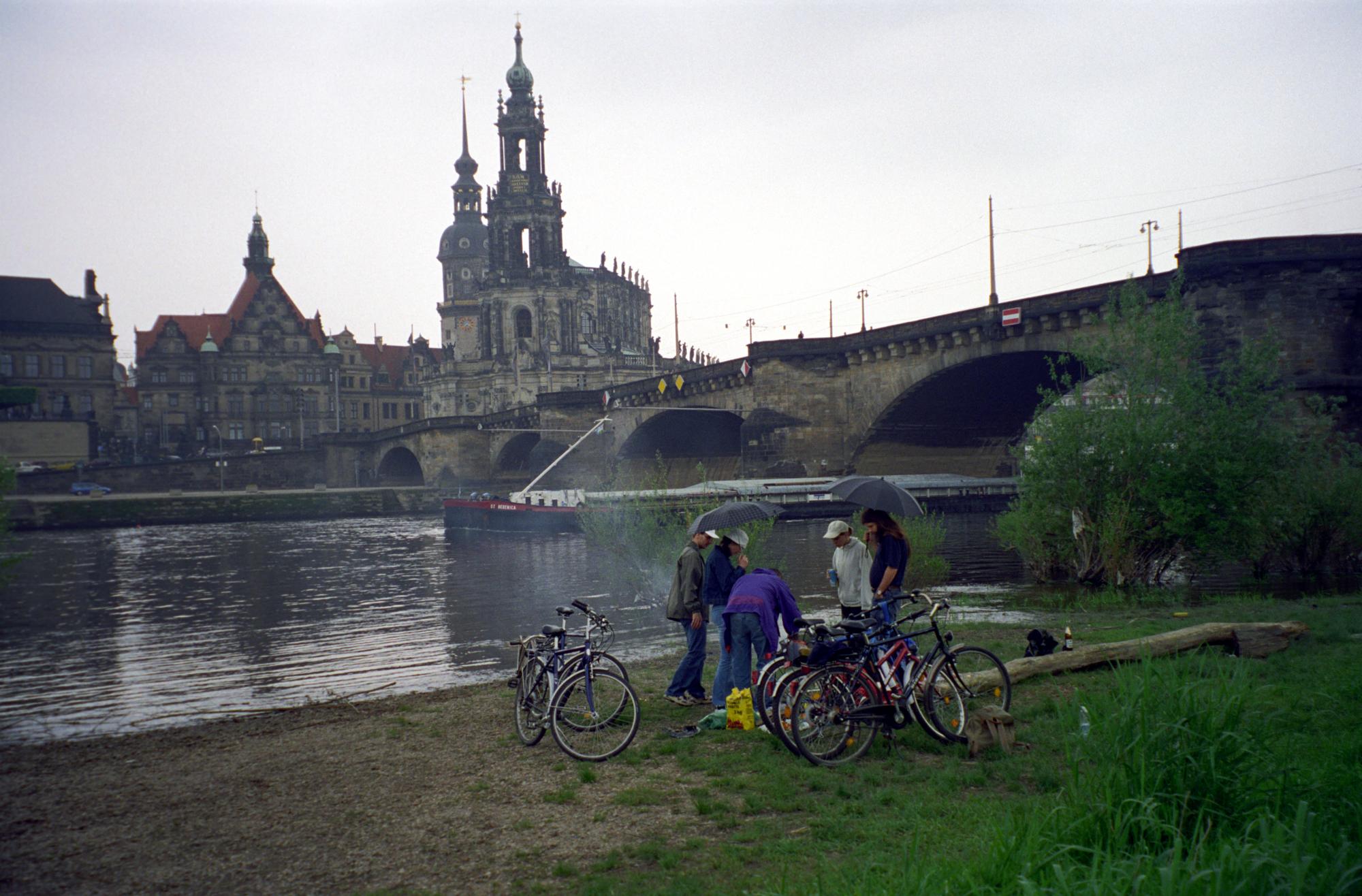 Dresden (2002) - Rainy Elbe BBQ