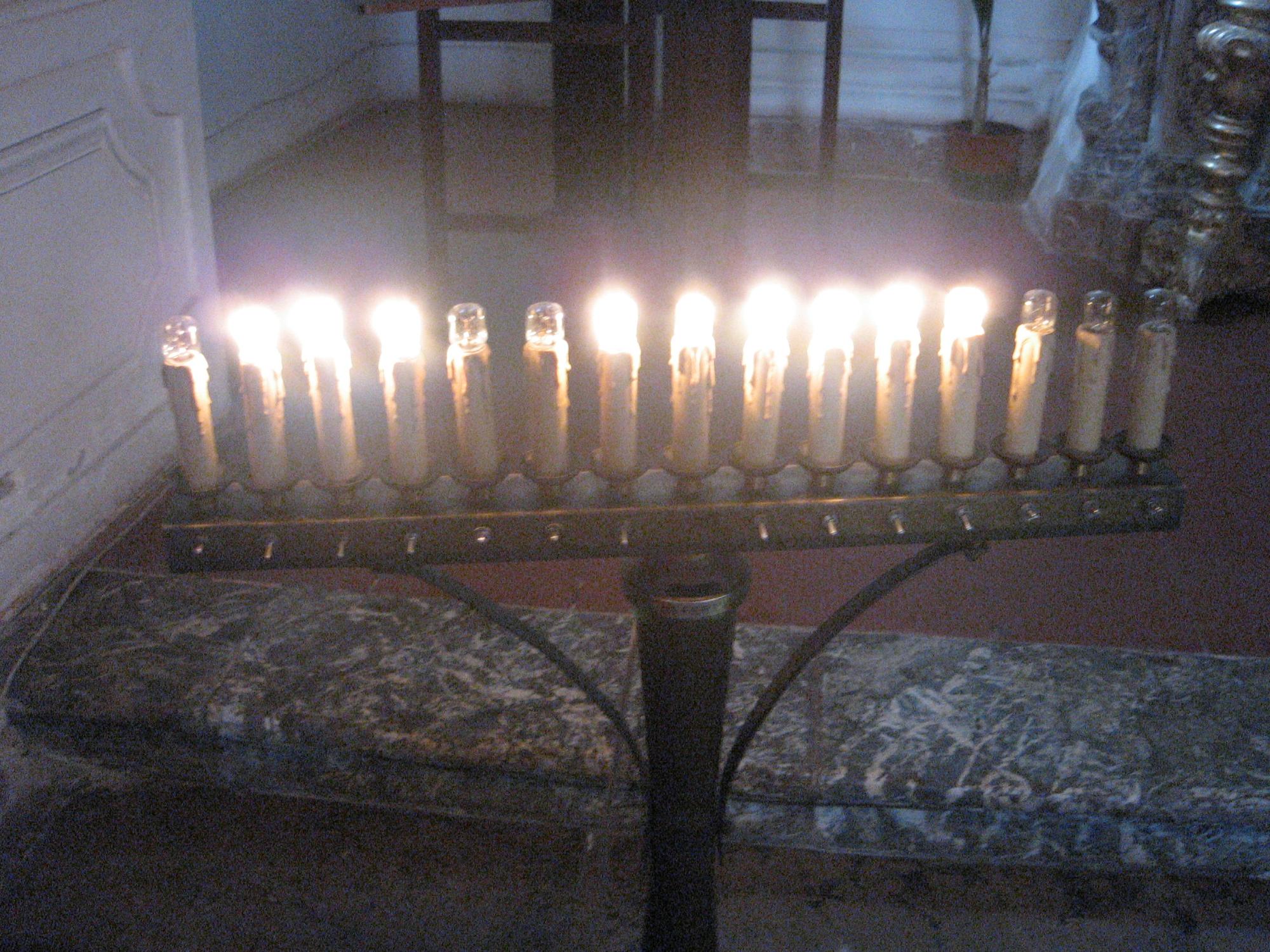 Italy - Electric Candles For Prayer