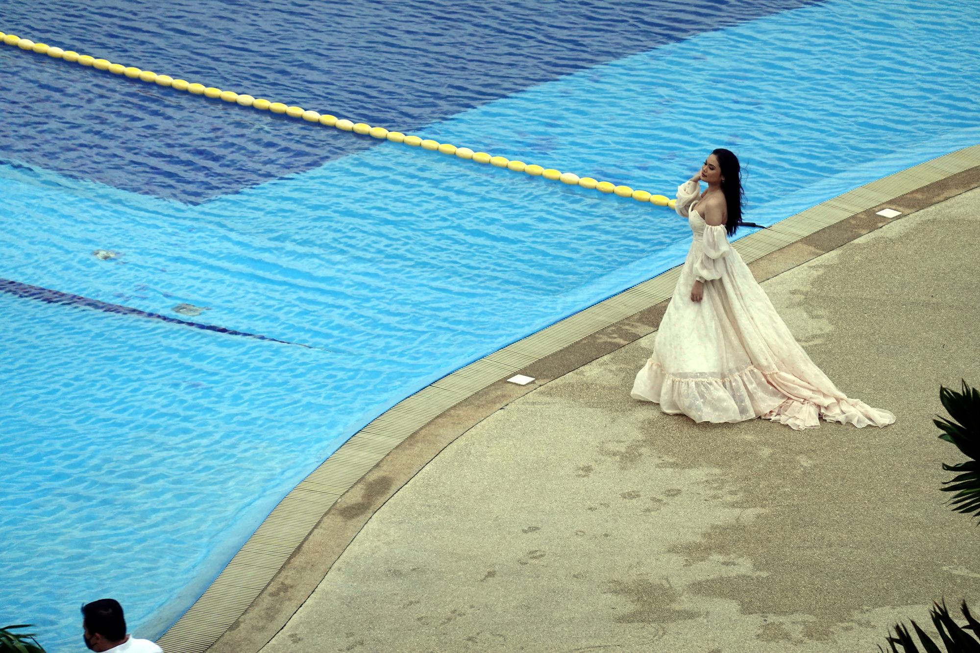 Bohol - Pool Bride