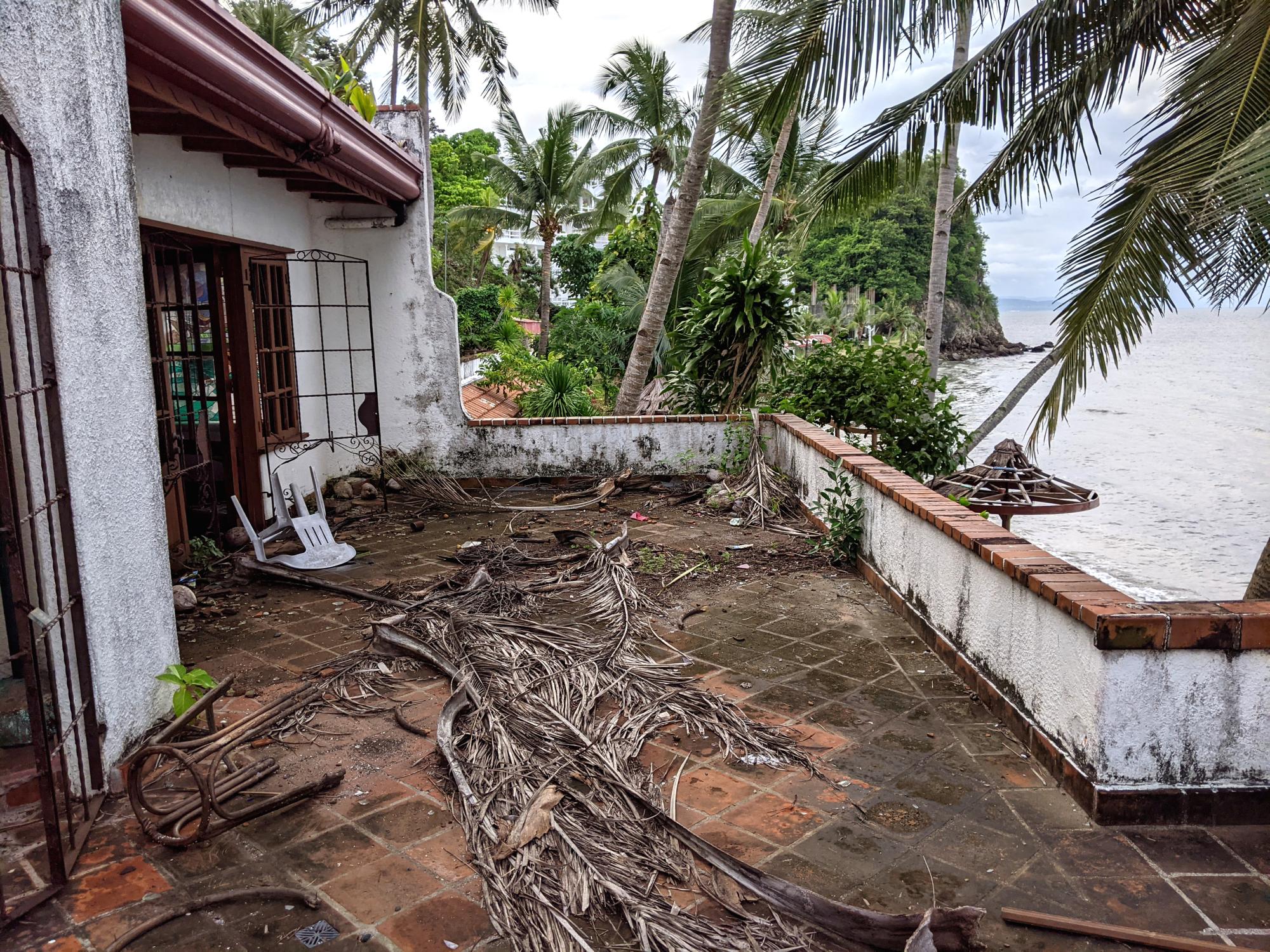 Mindoro (Puerto Galera) - Derelict Hotel #2