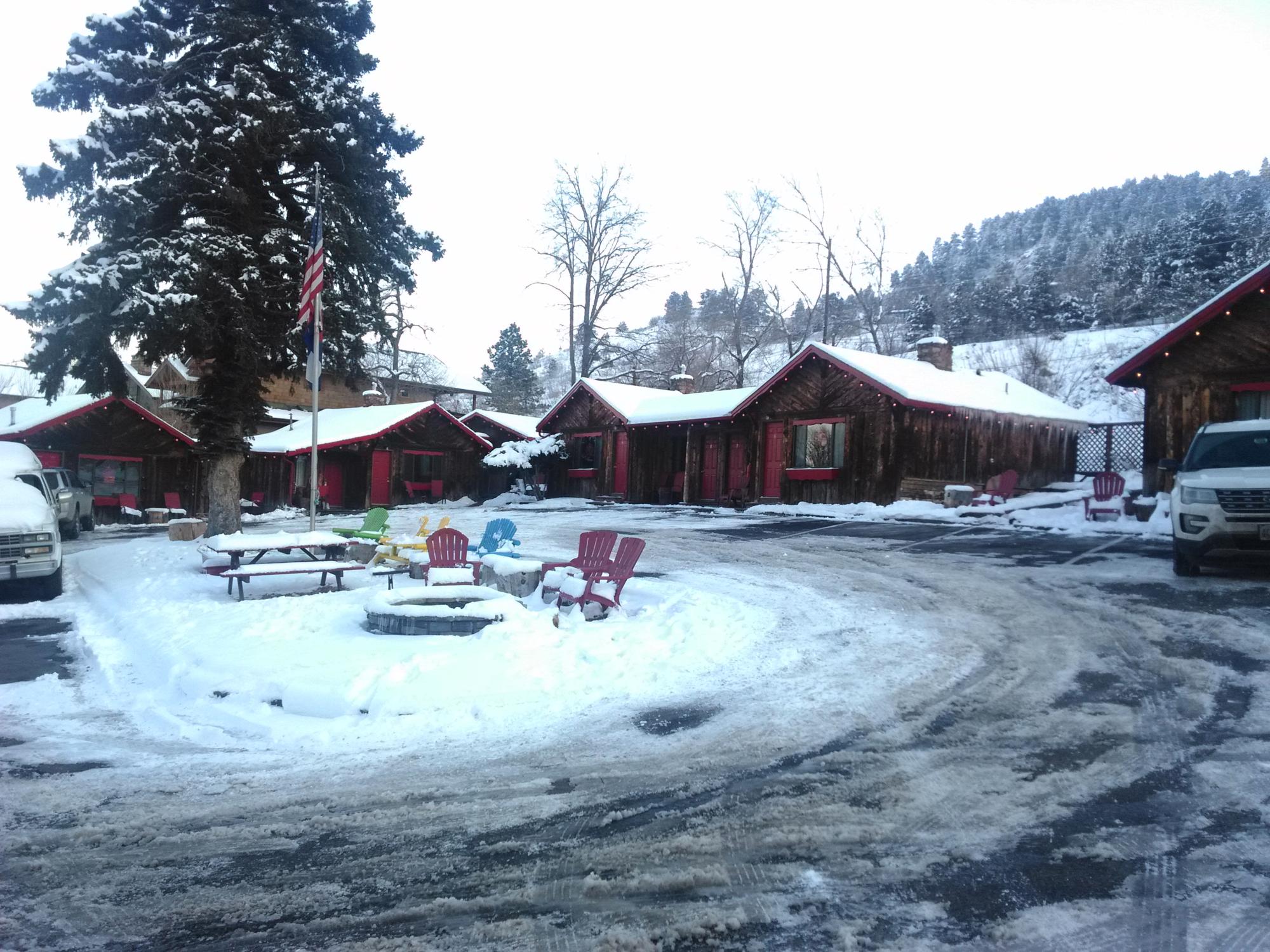 Colorado - Foot Of The Mountain Hotel